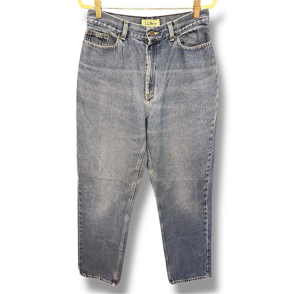 L.L. Bean Vintage Straight Leg Jeans in Light Blue Wash. Size 10